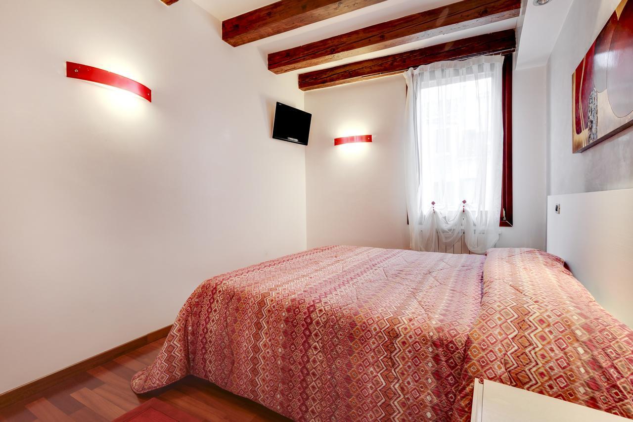 Apartment Biennale Venesia Bagian luar foto